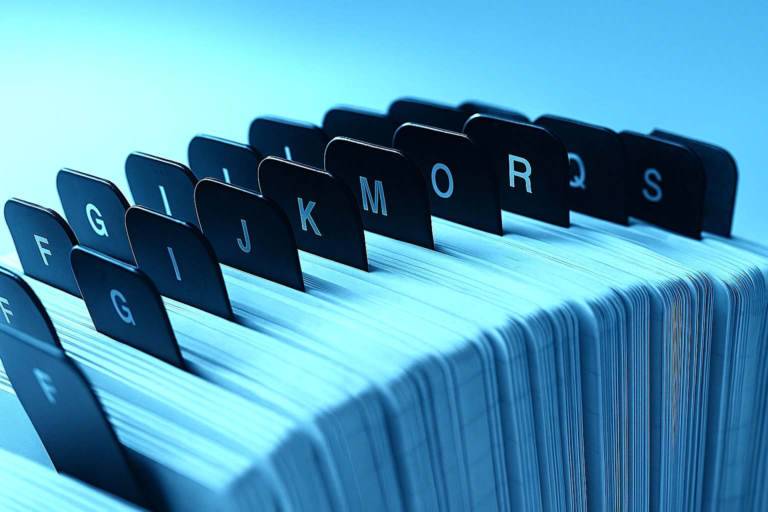 Comprendere connessioni nascoste con la ricerca semantica AI.